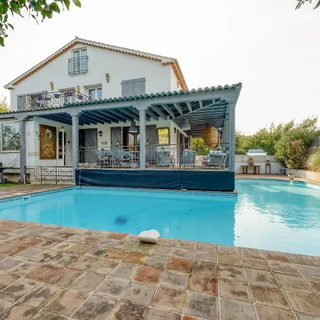 Lavish In With Swimming Pool *